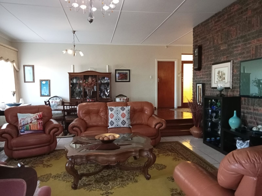 5 Bedroom Property for Sale in Sunnyridge Eastern Cape